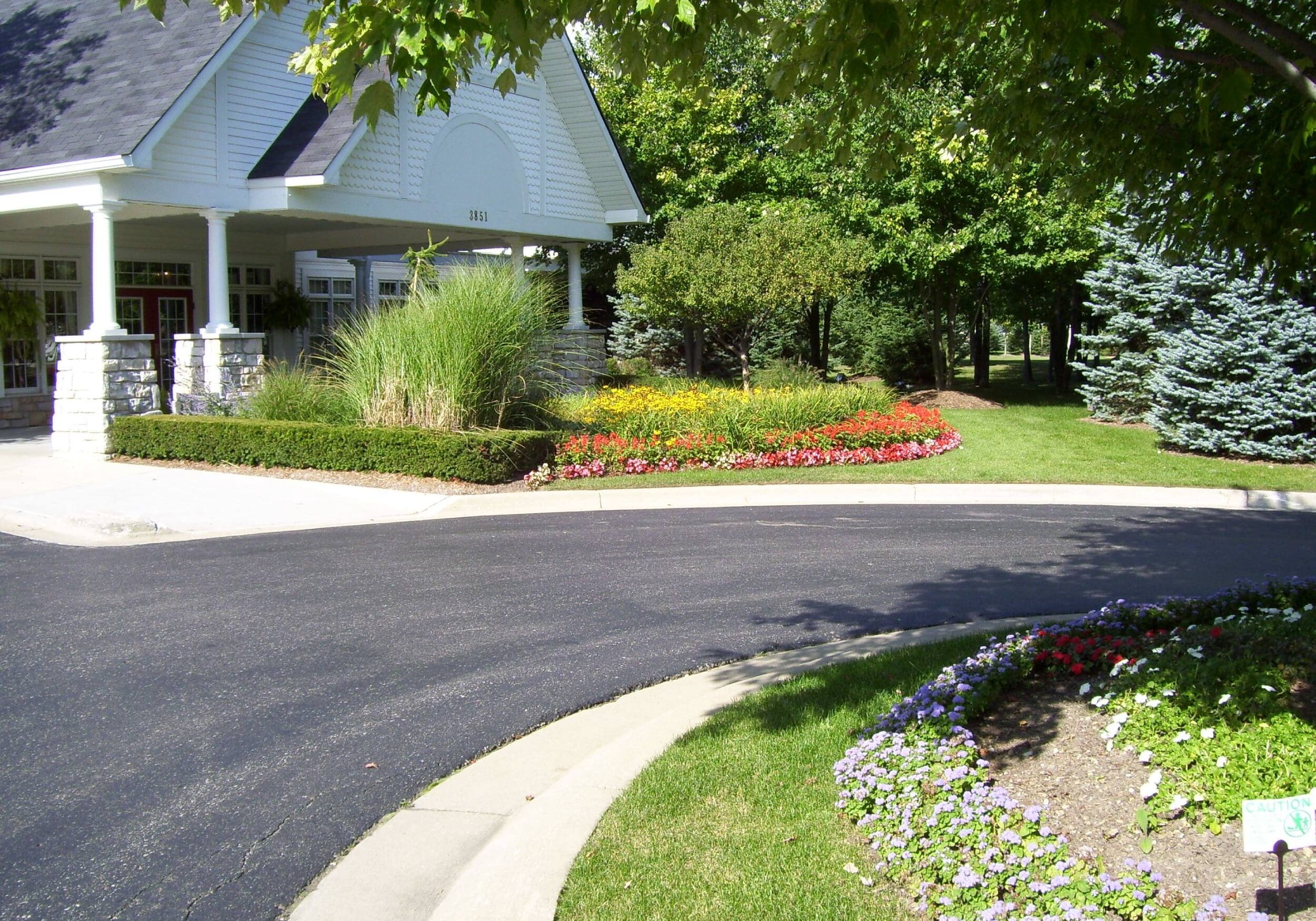 Bloomfield Township, MI Commercial Landscape Maintenance