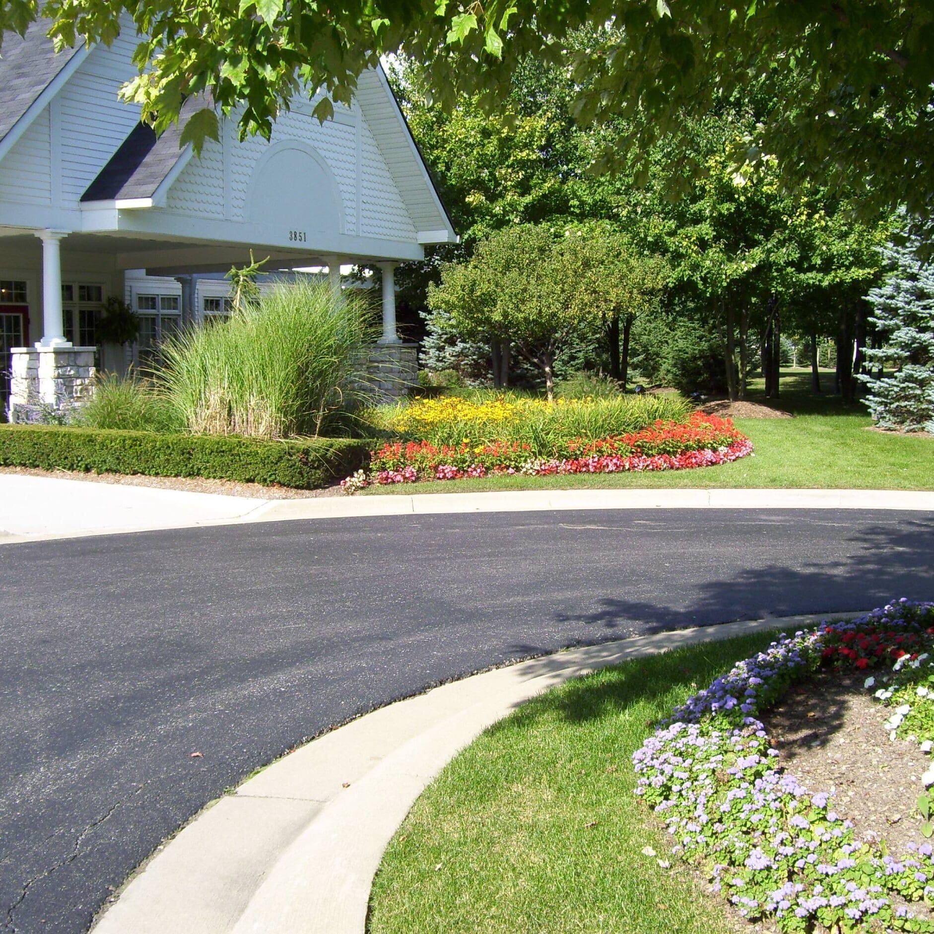 Bloomfield Township, MI Commercial Landscape Maintenance